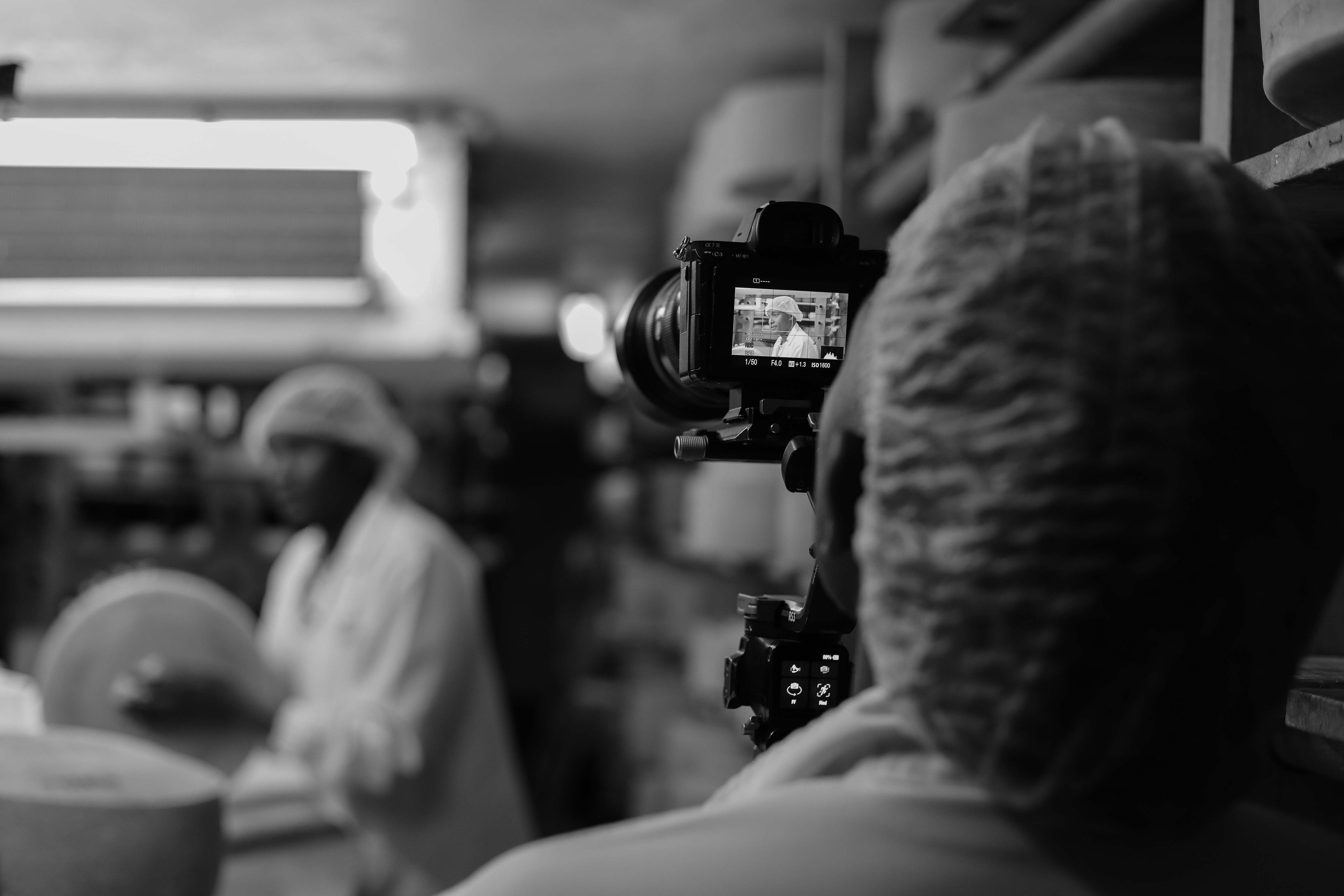 Mic-Jasiri camera filming a culinary production